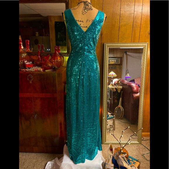 Gorgeous Kate Kasin aqua small sequined formal gown (NWT) - Picture 2 of 9